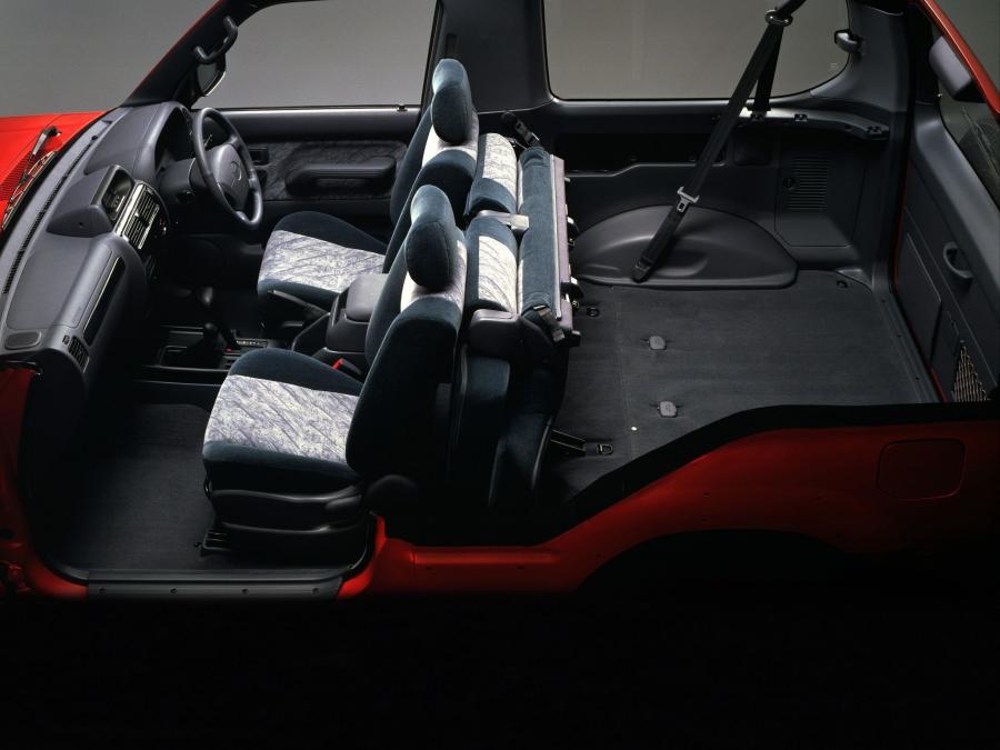  Toyota Land Cruiser Prado 90 3-Door 1996 года  (фото 7 из 16)